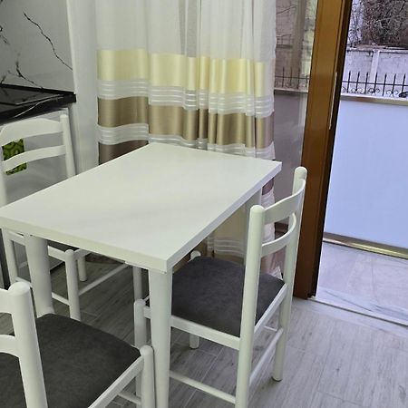 Guest House Pogradeci מראה חיצוני תמונה
