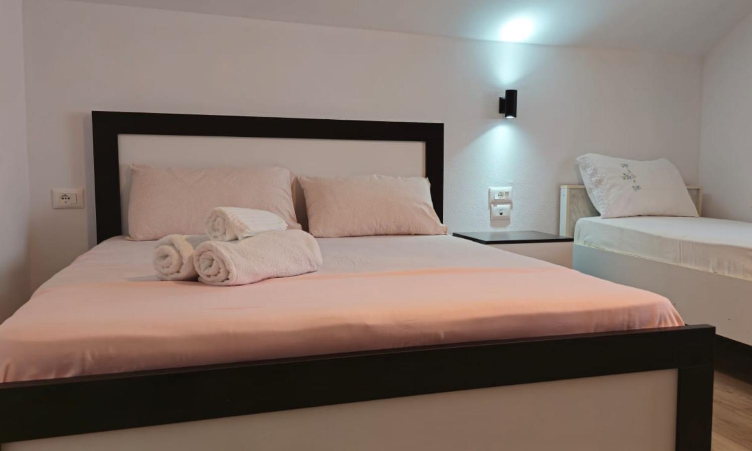 Guest House Pogradeci מראה חיצוני תמונה