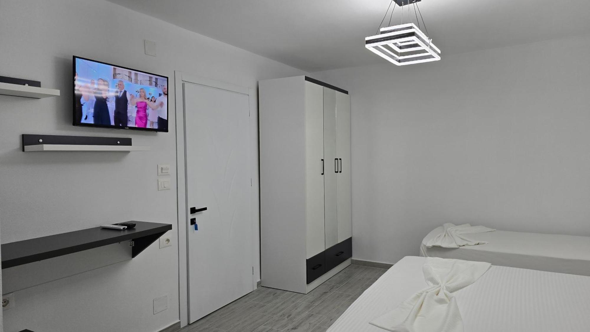 Guest House Pogradeci מראה חיצוני תמונה