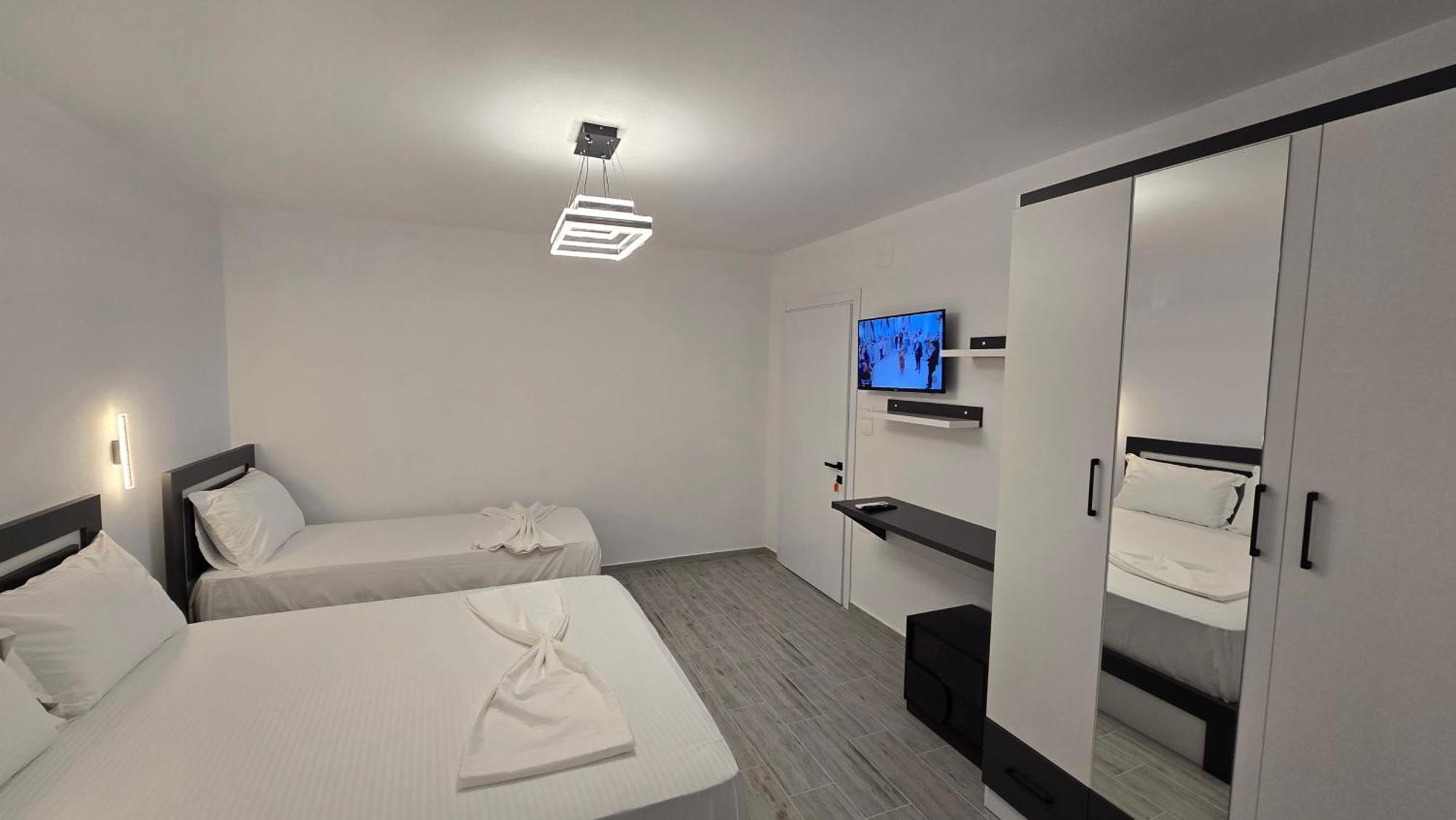 Guest House Pogradeci מראה חיצוני תמונה