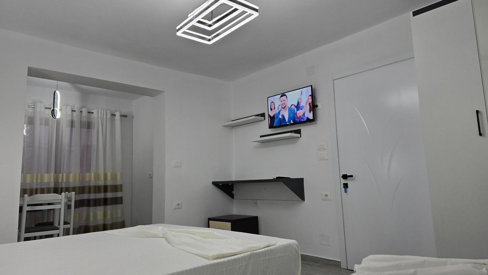 Guest House Pogradeci מראה חיצוני תמונה