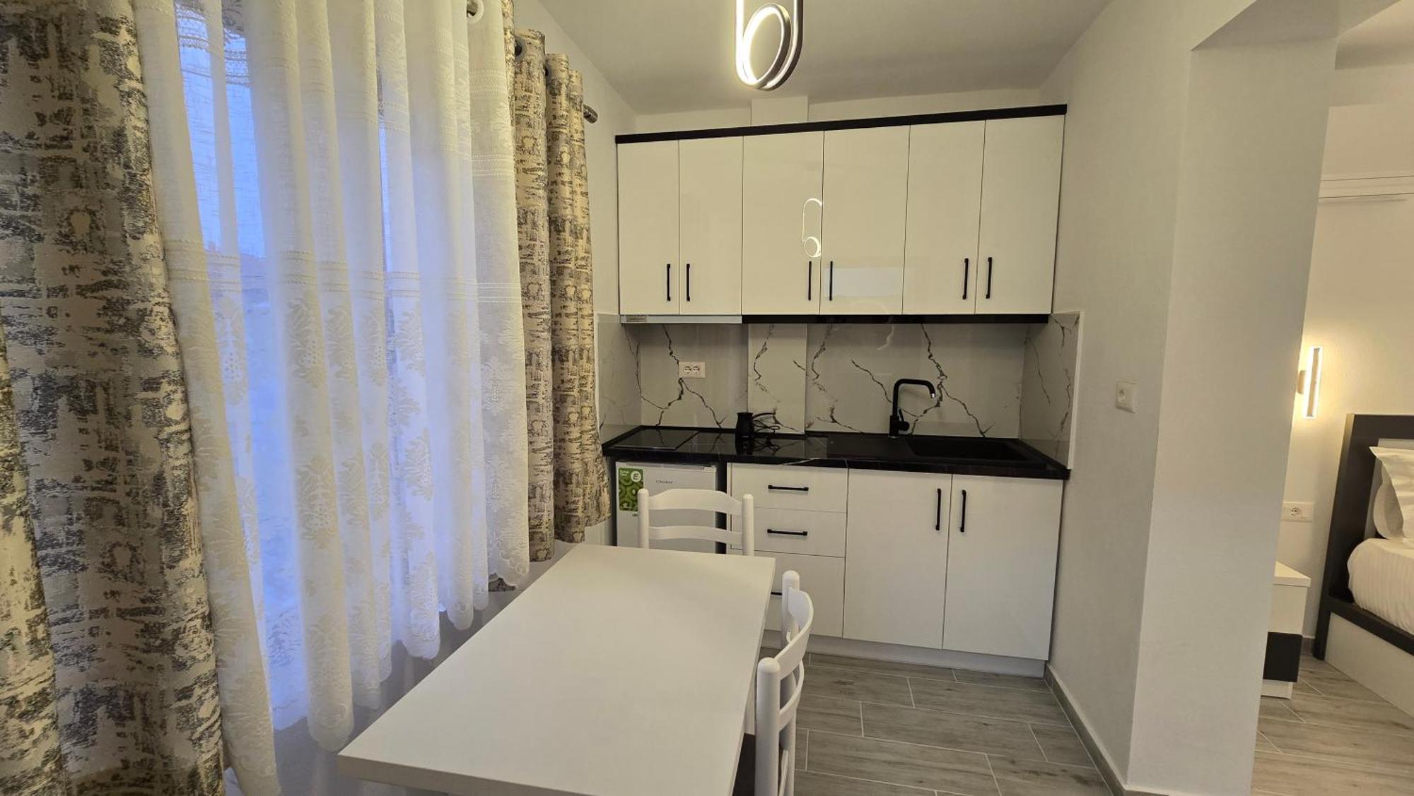 Guest House Pogradeci מראה חיצוני תמונה