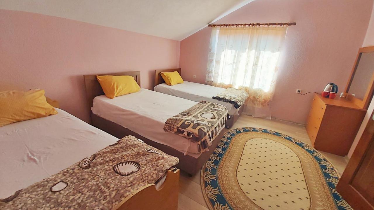 Guest House Pogradeci מראה חיצוני תמונה